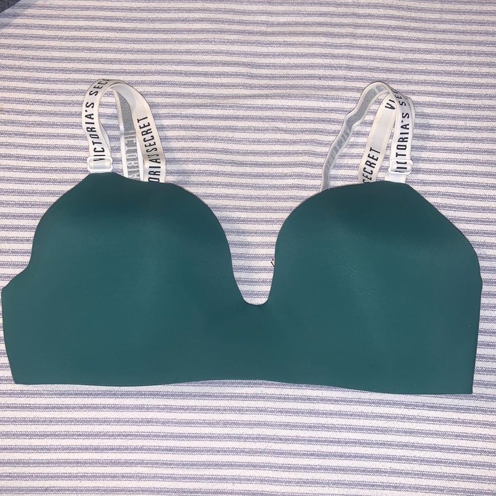 Ultra comfy wireless Victoria’s Secret bra